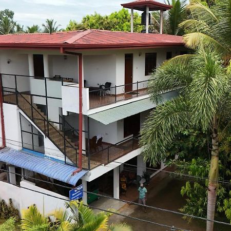Suwani Pinnawala Homestay Екстериор снимка
