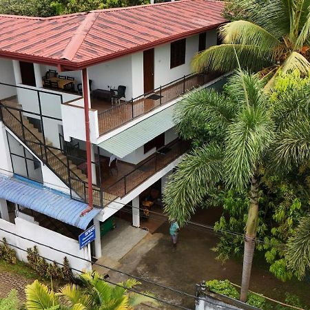Suwani Pinnawala Homestay Екстериор снимка