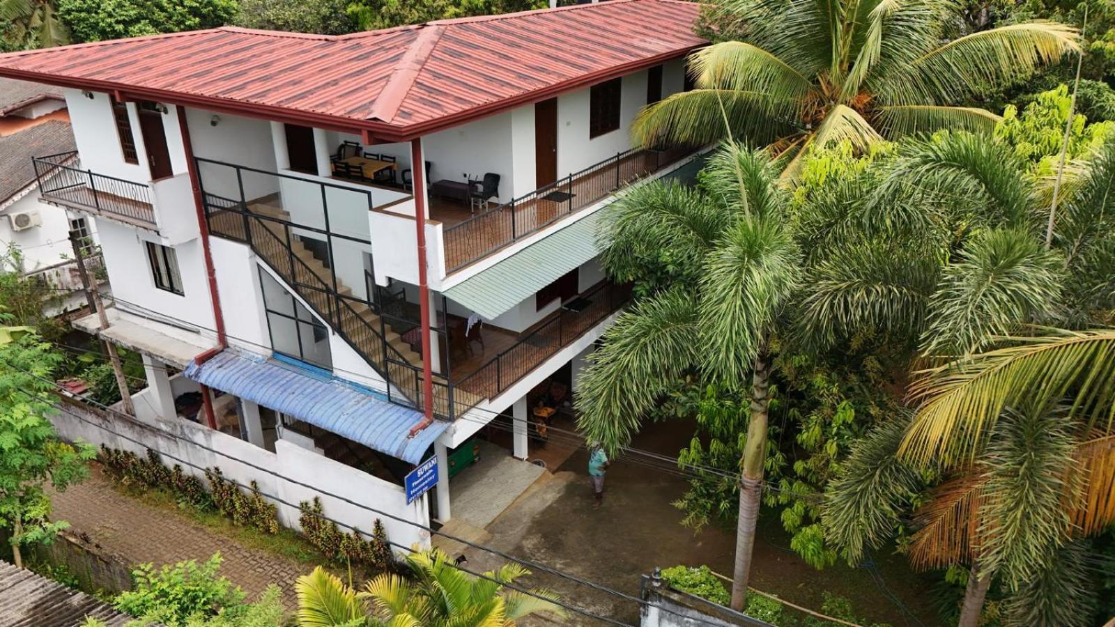 Suwani Pinnawala Homestay Екстериор снимка