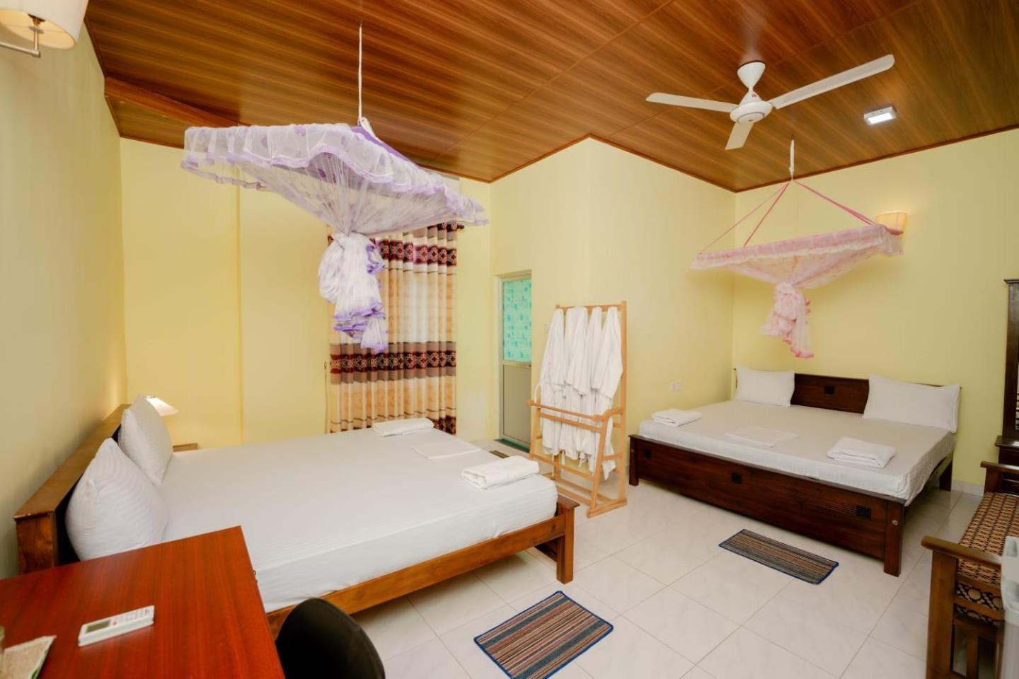 Suwani Pinnawala Homestay Екстериор снимка