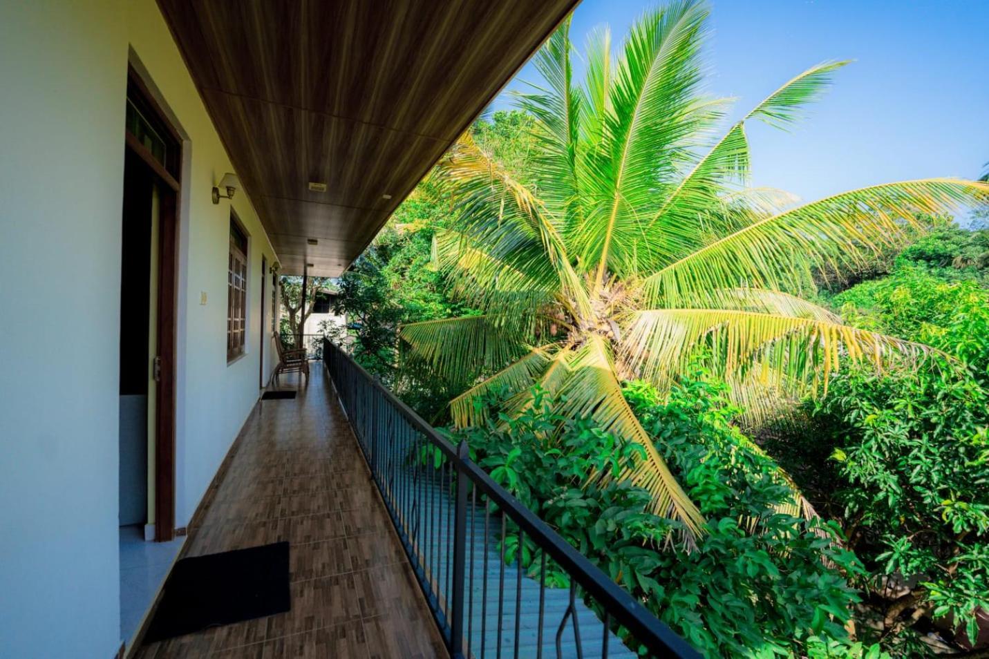 Suwani Pinnawala Homestay Екстериор снимка