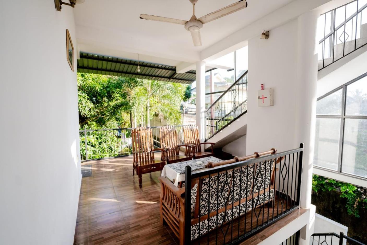Suwani Pinnawala Homestay Екстериор снимка