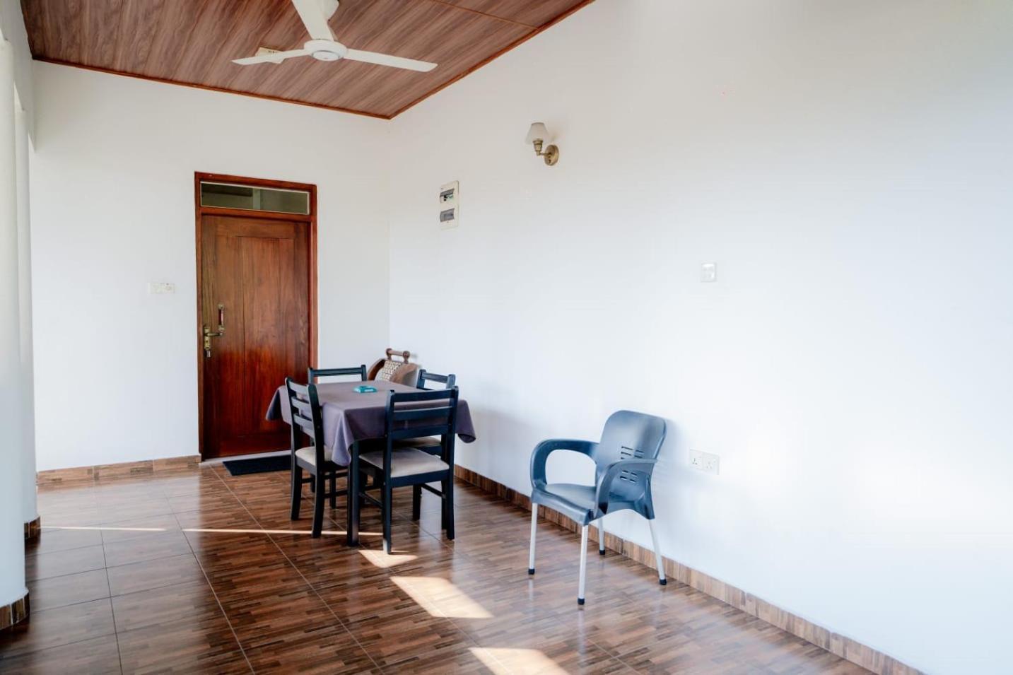 Suwani Pinnawala Homestay Екстериор снимка