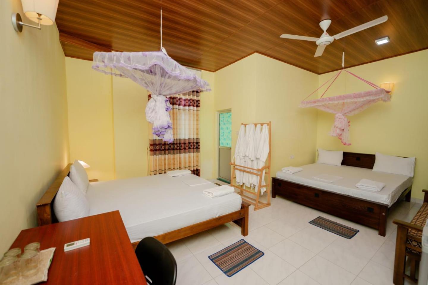 Suwani Pinnawala Homestay Екстериор снимка