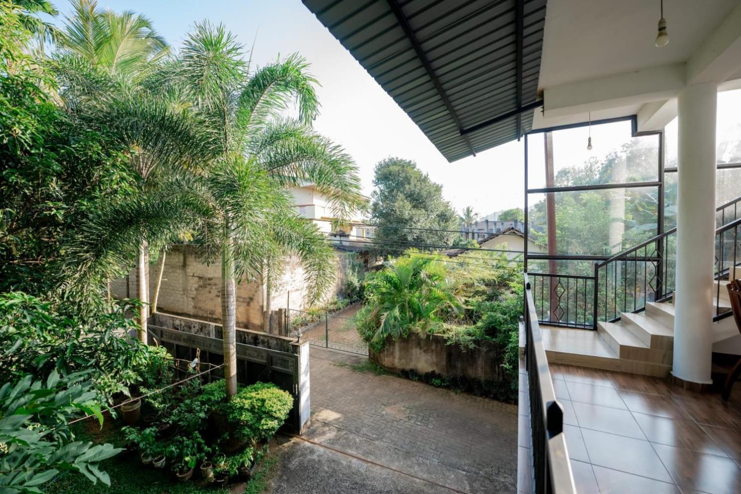 Suwani Pinnawala Homestay Екстериор снимка