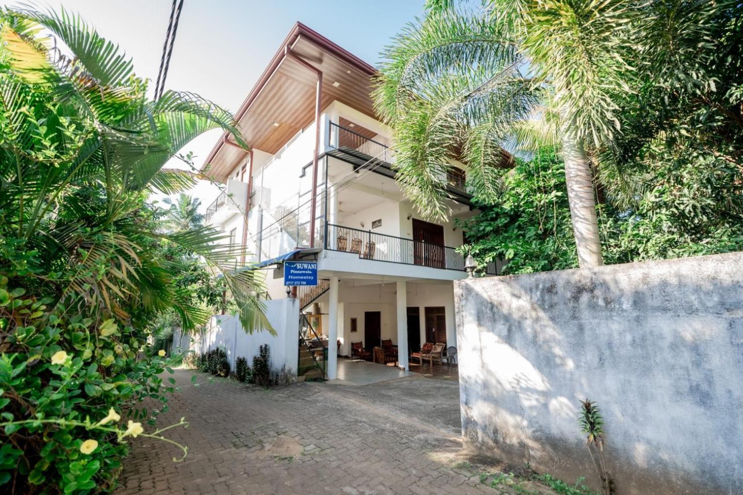 Suwani Pinnawala Homestay Екстериор снимка