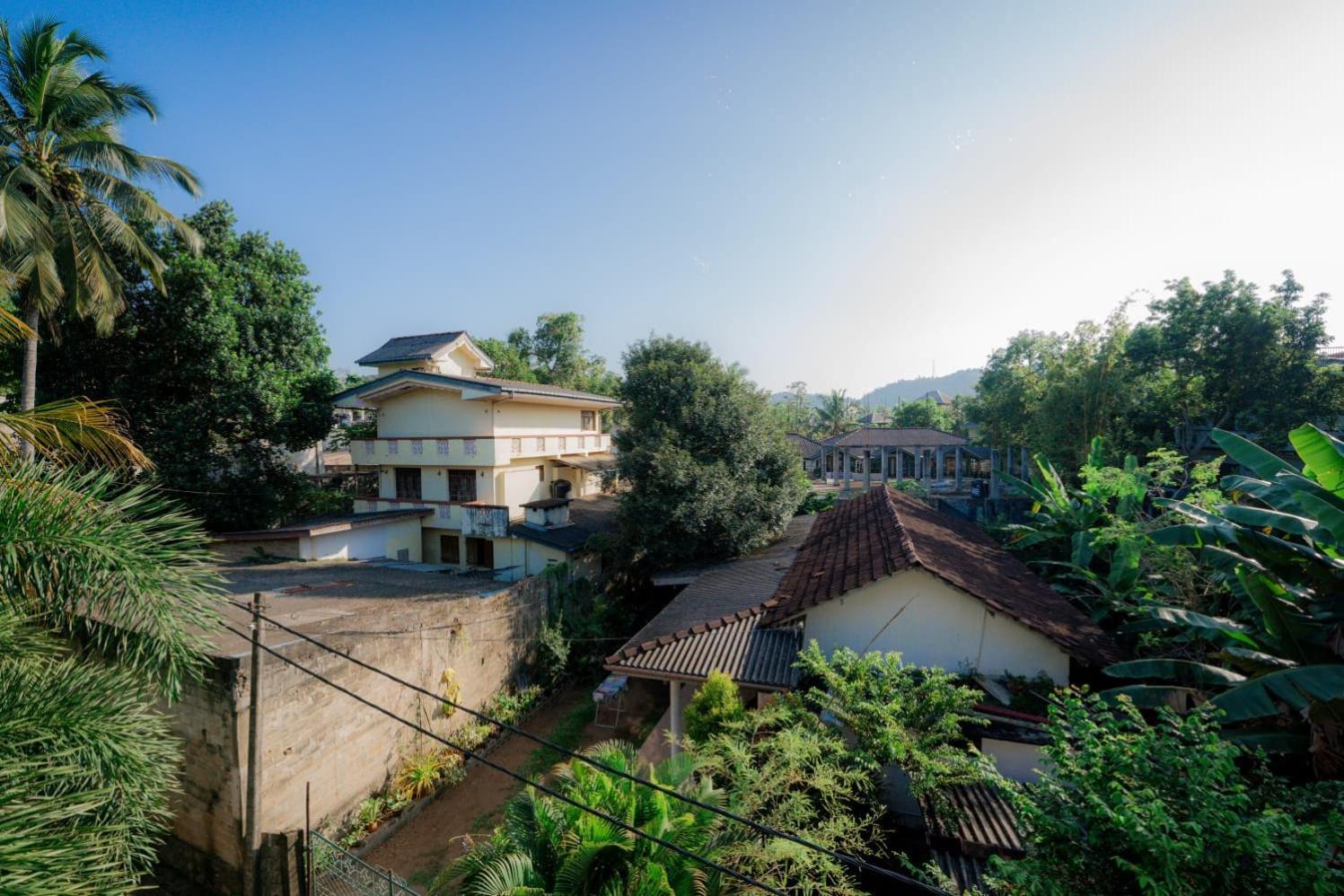 Suwani Pinnawala Homestay Екстериор снимка