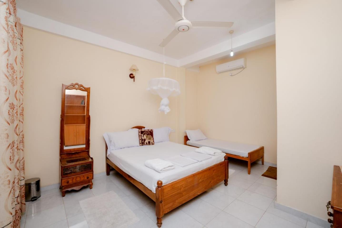 Suwani Pinnawala Homestay Екстериор снимка