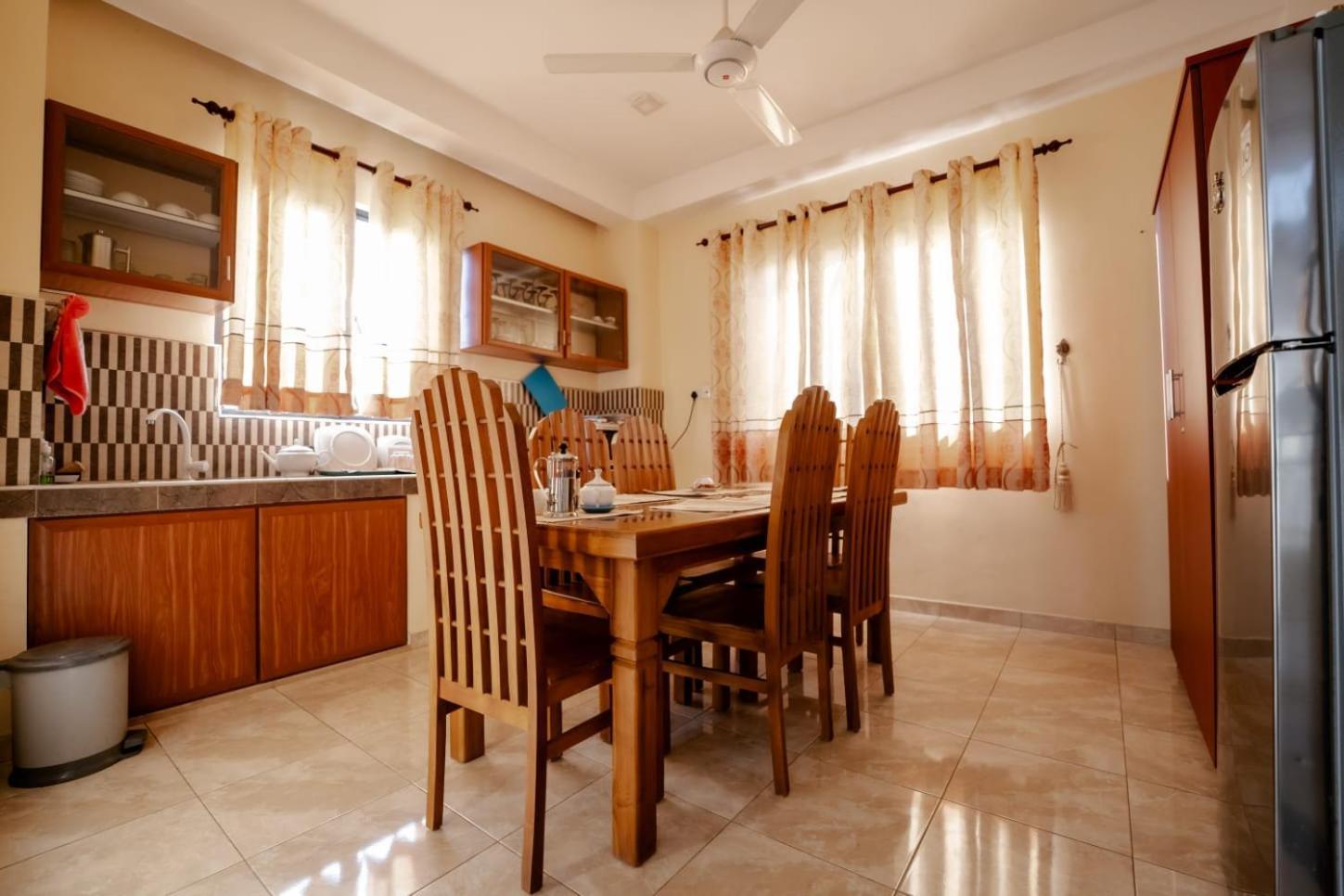 Suwani Pinnawala Homestay Екстериор снимка