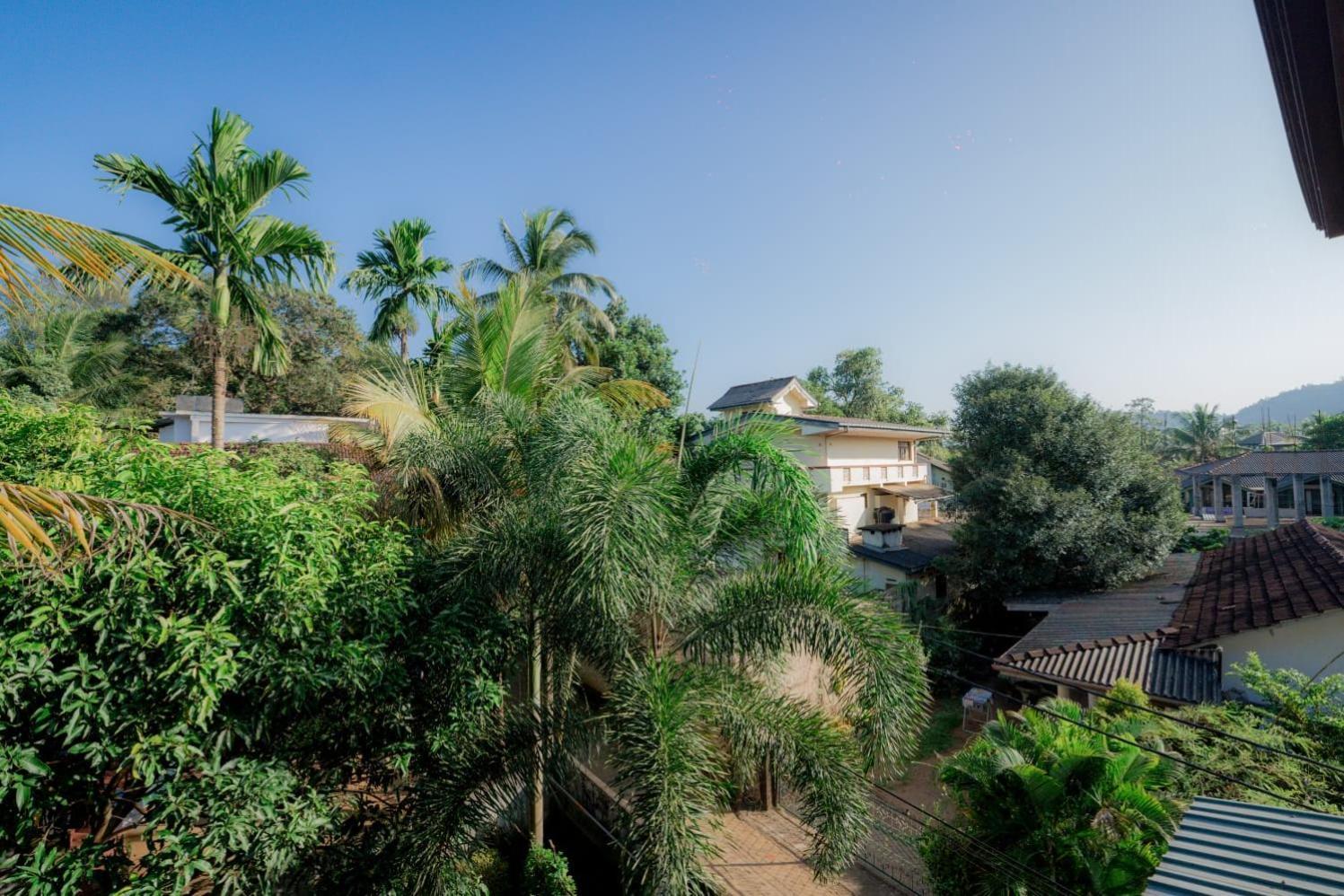 Suwani Pinnawala Homestay Екстериор снимка