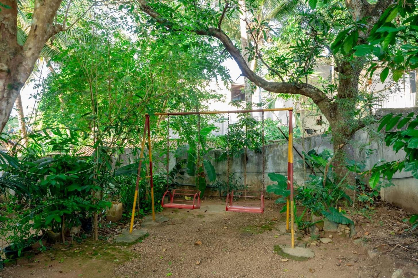 Suwani Pinnawala Homestay Екстериор снимка