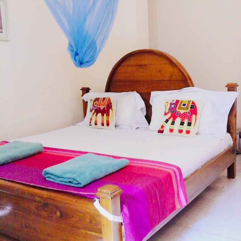 Suwani Pinnawala Homestay Екстериор снимка
