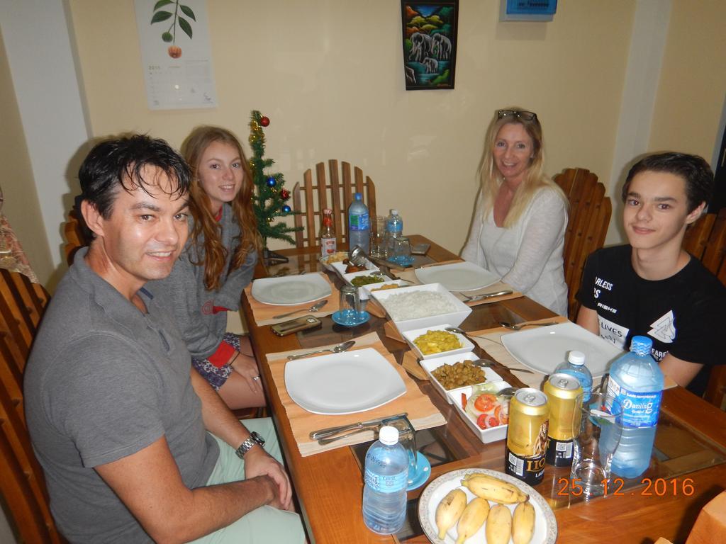 Suwani Pinnawala Homestay Екстериор снимка