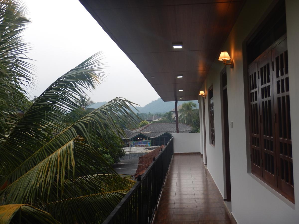 Suwani Pinnawala Homestay Екстериор снимка